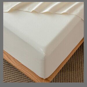 New fitted bottom sheet queen size. 100% cotton, linen like texture.